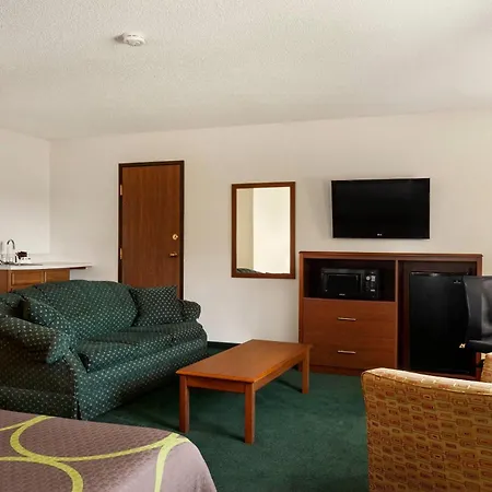 Super 8 By Wyndham Concordia Hotel